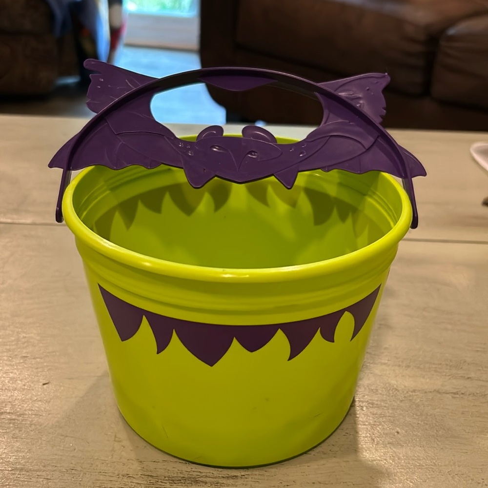 2011 McDonald’s Halloween bucket